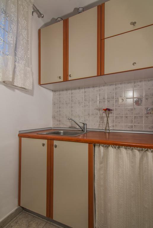 Coastal Alykes Apartmán *